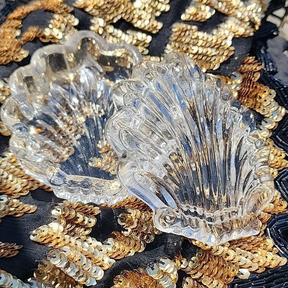 Trinket Vtg.Glass Lidded Seashell Jewelry/ Trinket Box